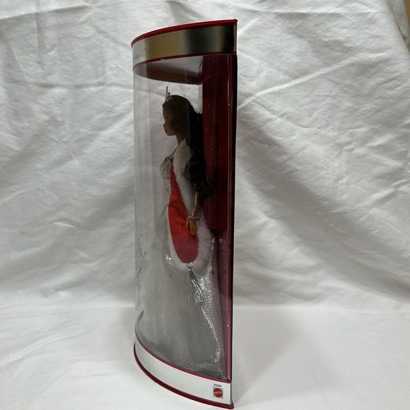 Holiday Celebration Barbie - Picture 4 of 10